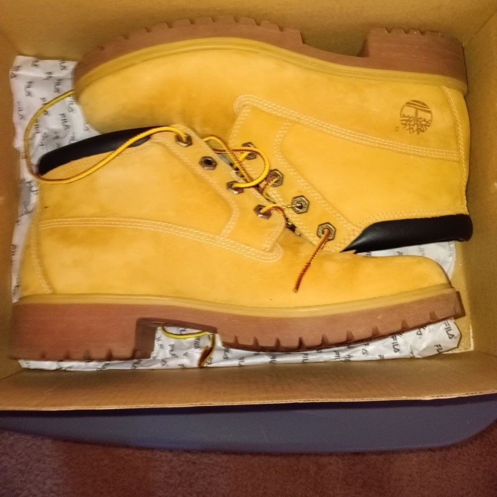 Woman's Timberland Water Proof Genuine Leather Boots Size 8